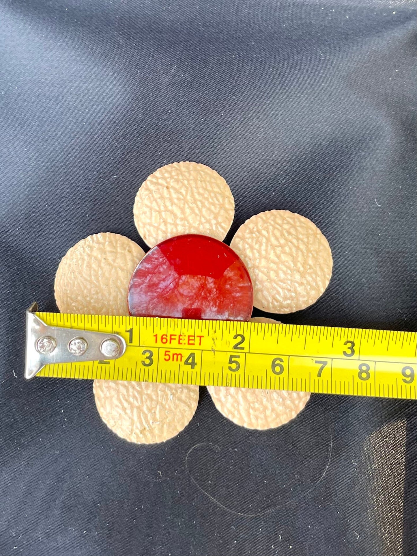 Vintage daisy pin metal Mcm brooch flower pin gift for her purse pin red daisy Thebrokenbirdcompany