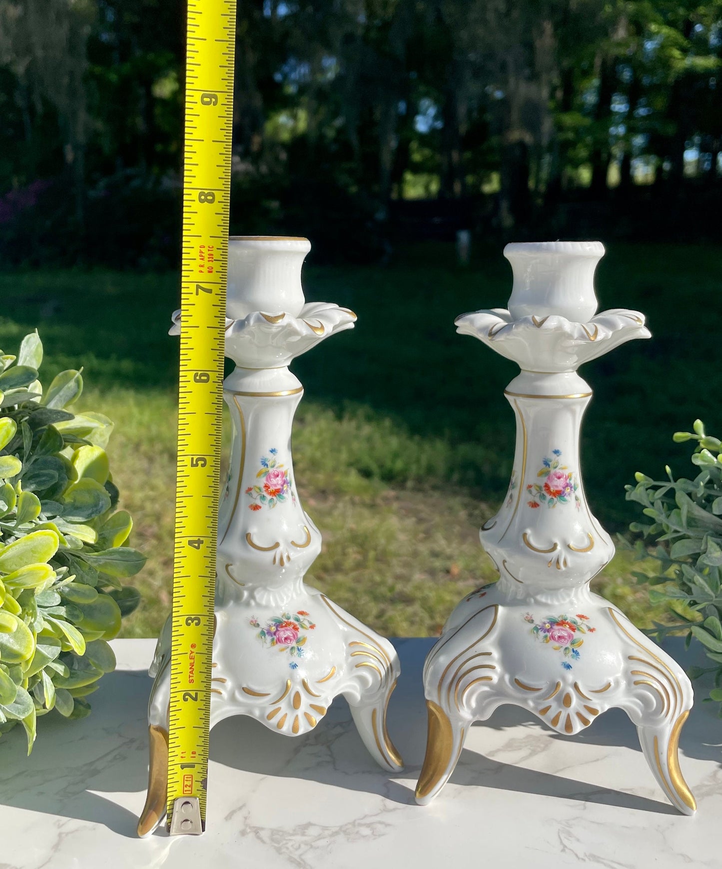 Lindner Kueps Bavarian Sanssouci weiß White Porcelain Candelabra with Pink Flowers and Gold Accents