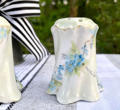 rc versaille bavaria, r.c. versaille bavaria, rosenthal versaille bavaria, versaille bavaria shakers, rosenthal versailles bavaria salt pepper, antique german blue floral shakers, hand painted bavaria porcelain, early 1900s rosenthal Thebrokenbirdcompany free shipping