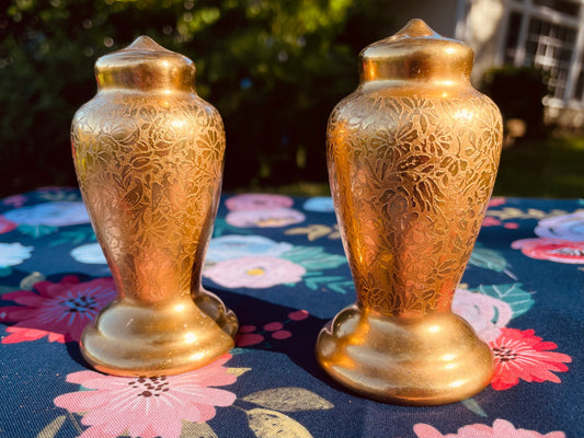 Pickard China
- antique salt and pepper shakers
- gold etched porcelain
- Rose and Daisy pattern
- vintage tableware
- 1930s antiques
- collectible china
- 24k gold shakers
- floral etched salt pepper set
- Pickard collectibles
- hand decorated porcelain
- Art Deco china
- American antique dinnerware
- gold encrusted shakers
- vintage kitchen decor Thebrokenbirdcompany Salt and pepper shaker set rare 24 kt gold kitchenware unique birthday gift free shipping