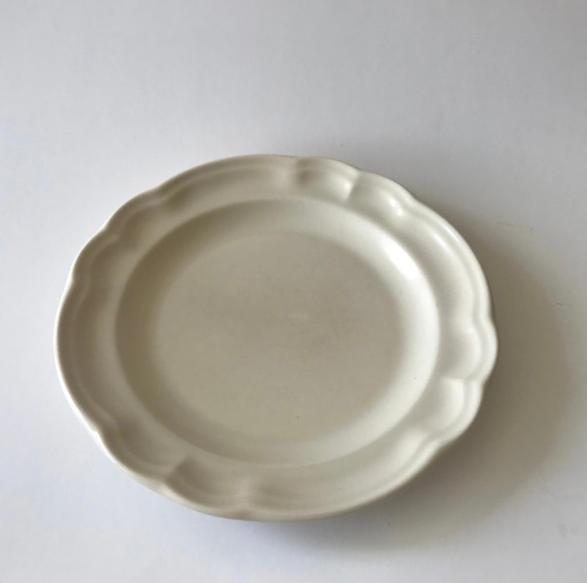 Vintage Pfaltzgraff, Tea Rose dinnerware, Pfaltzgraff Tea Rose, stoneware floral plates, pink rose dishes, scalloped edge dinnerware, 1980s dinnerware, country cottage tableware, American pottery, replacement china, Pfaltzgraff PFATER, cream ivory floral set, microwave safe stoneware, vintage kitchenware, collectible dinnerware Thebrokenbirdcompany free shipping