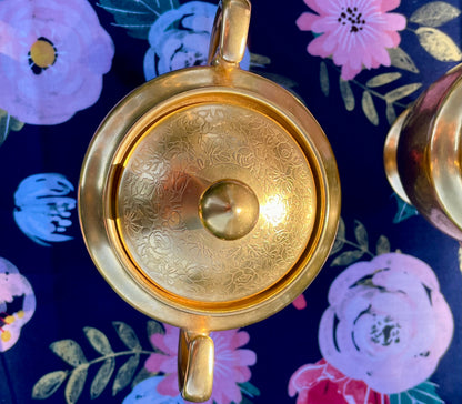 Antique_Pickard_China_Gold_Etched_Rose_and_Daisy_Creamer_and_Sugar bowl antique Pickard china
- gold etched Rose and Daisy
- vintage creamer sugar set
- Pickard Rose and Daisy pattern
- etched gold porcelain
- 1920s Pickard china
- Japan blank Pickard
- hand decorated USA china
- collectible tea set
- 24k gold antique
- Pickard Chicago porcelain
- Art Deco china set
- gold encrusted creamer
- vintage sugar bowl lid
- American antique china
- Pickard pattern 511
Thebrokenbirdcompany 
Free shipping rare gift