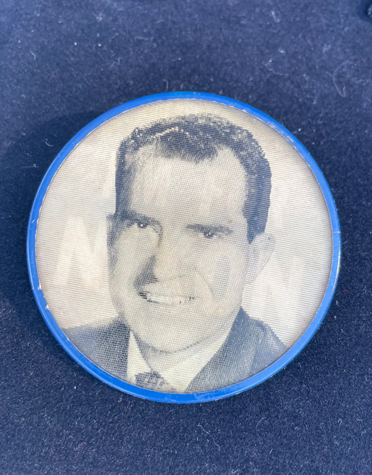1960 nixon campaign button, i’m for nixon, lenticular flasher button, vari-vue nixon, holographic campaign pin, richard nixon memorabilia, 1960 presidential election, patriotic political button, vintage american history, presidential collectibles, nixon lodge, original campaign pinback