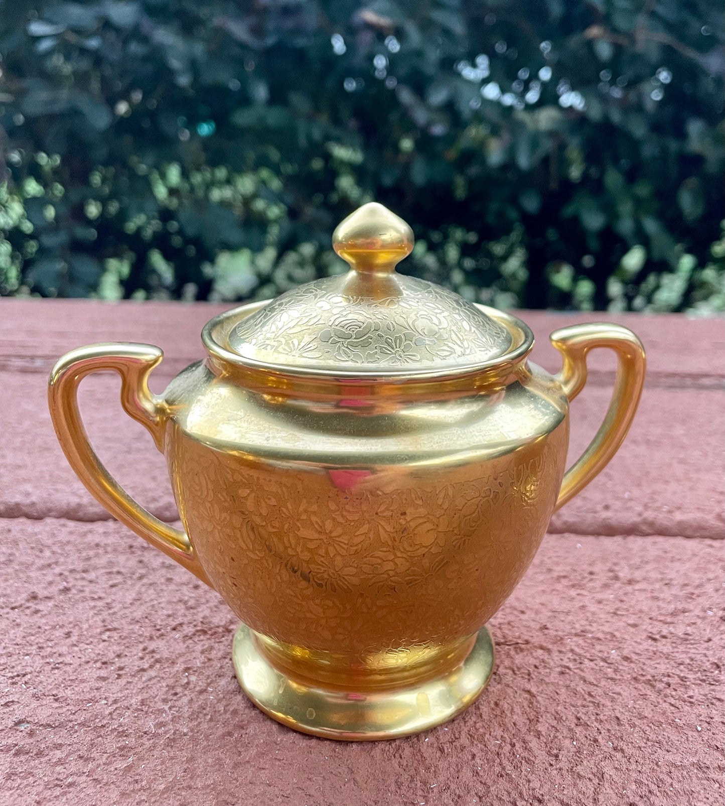 Gold_Etched_Rose_and_Daisy_Creamer_and_Sugar bowl antique Pickard china
- gold etched Rose and Daisy
- vintage creamer sugar set
- Pickard Rose and Daisy pattern
- etched gold porcelain
- 1920s Pickard china
- Japan blank Pickard
- hand decorated USA china
- collectible tea set
- 24k gold antique
- Pickard Chicago porcelain
- Art Deco china set
- gold encrusted creamer
- vintage sugar bowl lid
- American antique china
- Pickard pattern 511
Thebrokenbirdcompany 
Free shipping rare gift