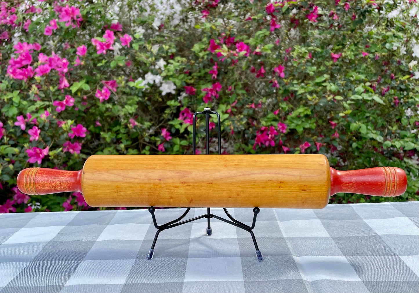 Red handled rolling pin baking ware farmhouse kitchen vintage rolling pins collectible gift for her housewarming farmhouse style rolling pin kitchenware Thebrokenbirdcompany 