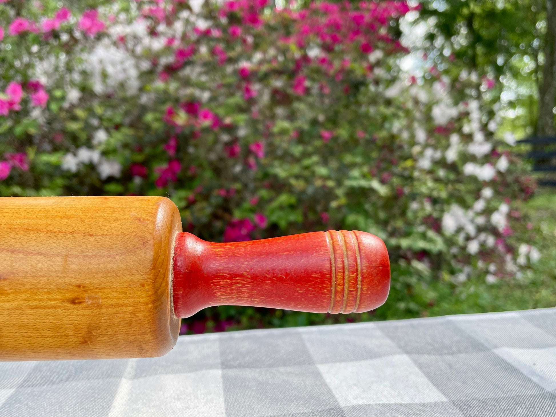 Red handled rolling pin baking ware farmhouse kitchen vintage rolling pins collectible gift for her housewarming farmhouse style rolling pin kitchenware Thebrokenbirdcompany 