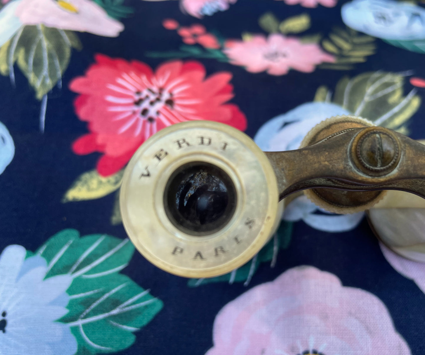 Vintage Verei Mother Of Pearl French Opera Binocular Viewing Glasses