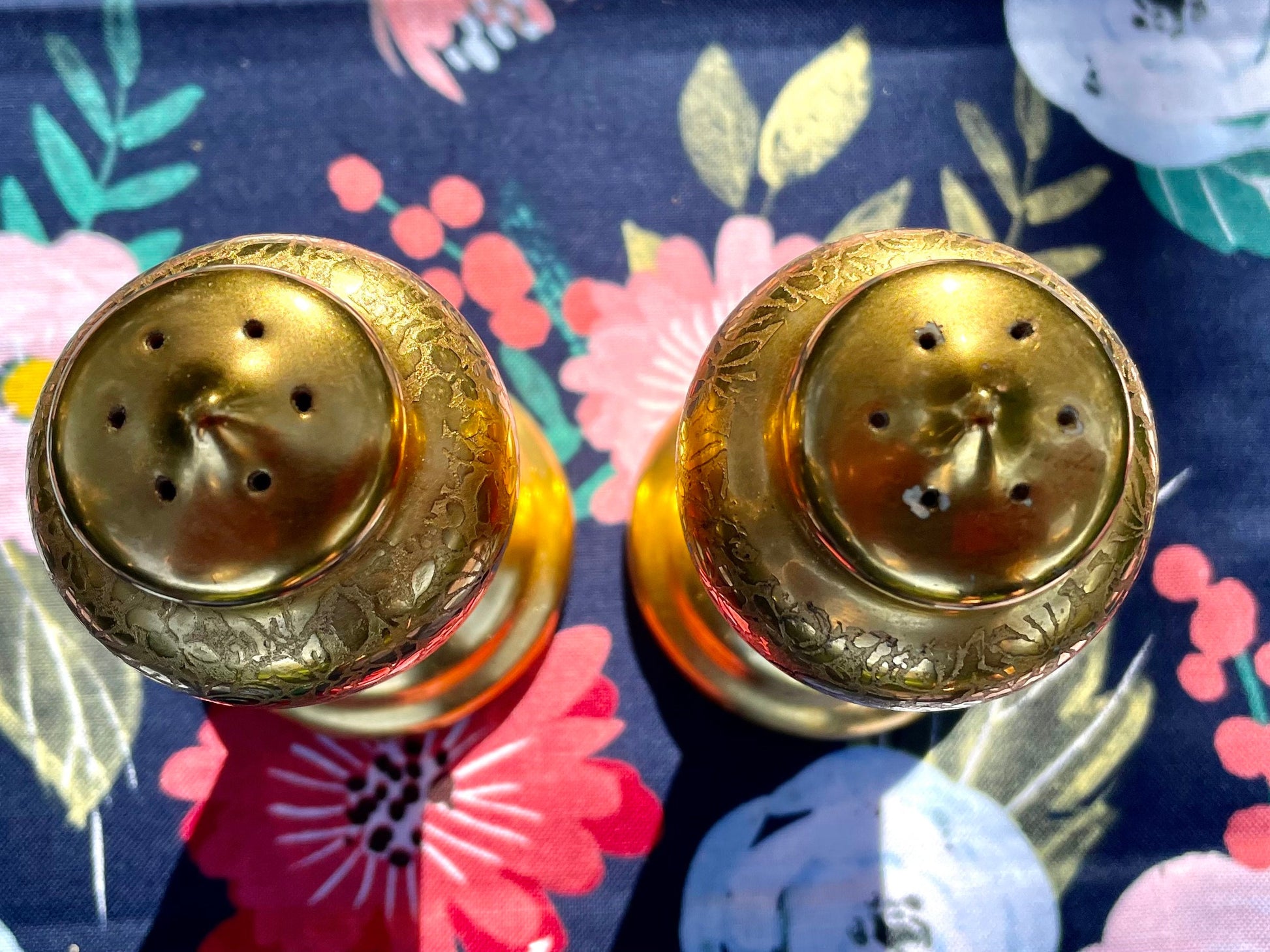 Antique 1930s gold Pickard rose and daisy etched salt and pepper shaker set Made with 24 karat gold encrusting over ceramic etched  floral Thebrokenbirdcompany Salt and pepper shaker set rare 24 kt gold kitchenware unique birthday gift free shipping
