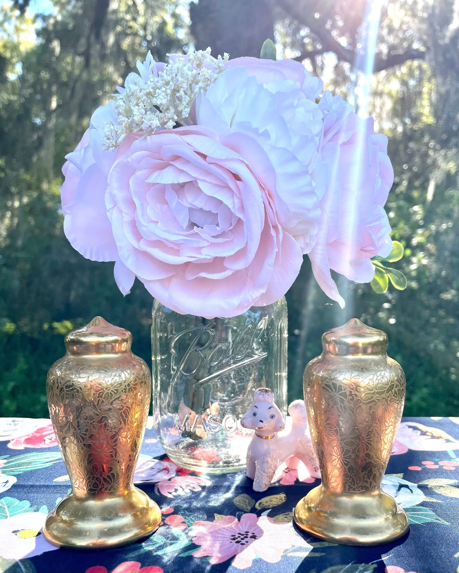Antique 1930s gold Pickard rose and daisy etched salt and pepper shaker set Made with 24 karat gold encrusting over ceramic etched  floral Thebrokenbirdcompany Salt and pepper shaker set rare 24 kt gold kitchenware unique birthday gift free shipping